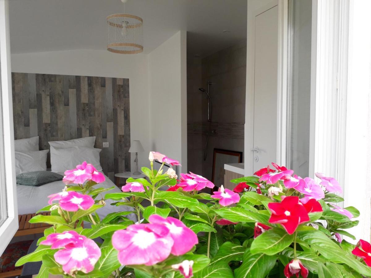 Escale En Baie. Bed and Breakfast Pontaubault Buitenkant foto