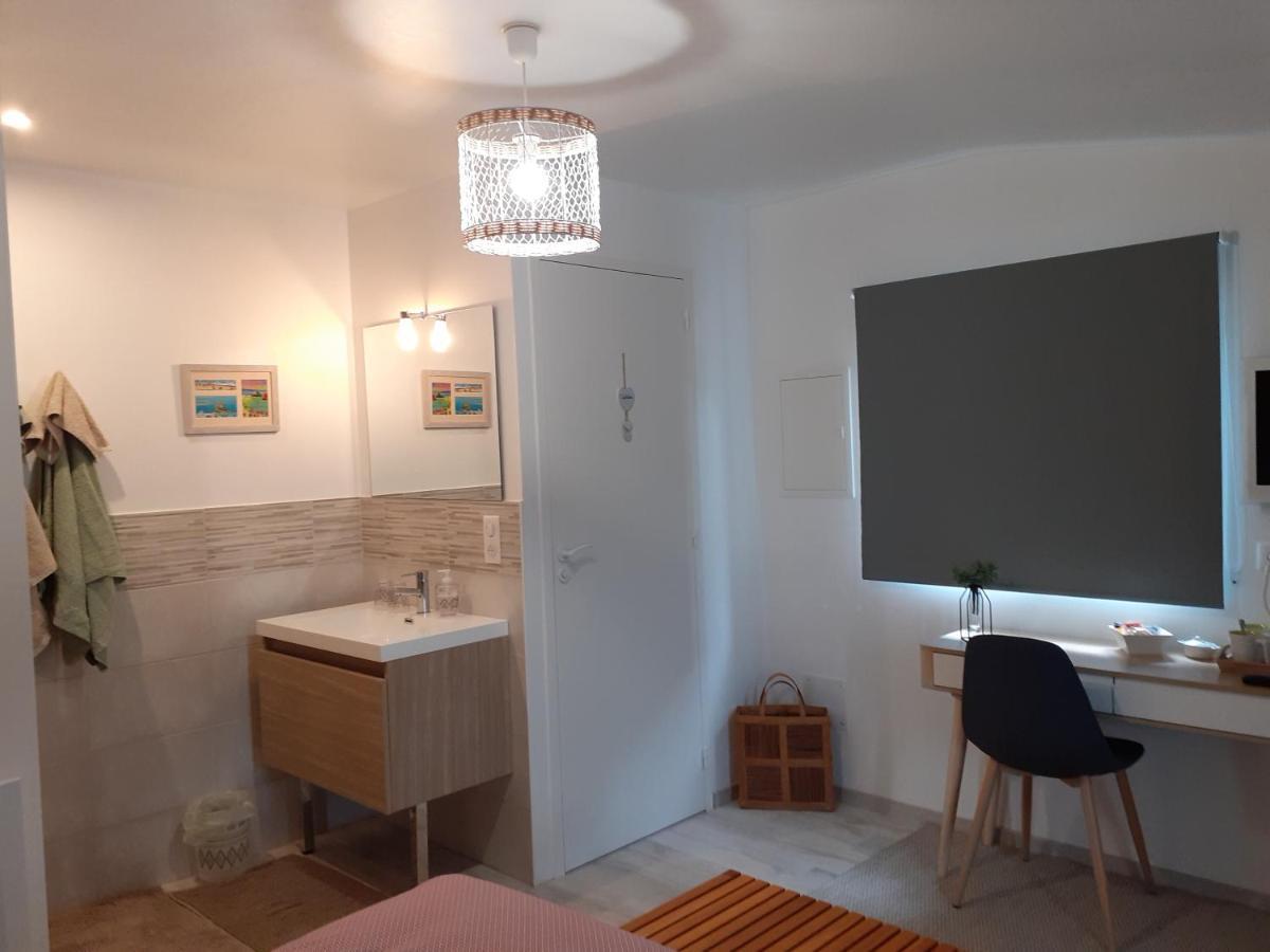 Escale En Baie. Bed and Breakfast Pontaubault Buitenkant foto