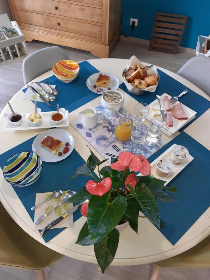 Escale En Baie. Bed and Breakfast Pontaubault Buitenkant foto